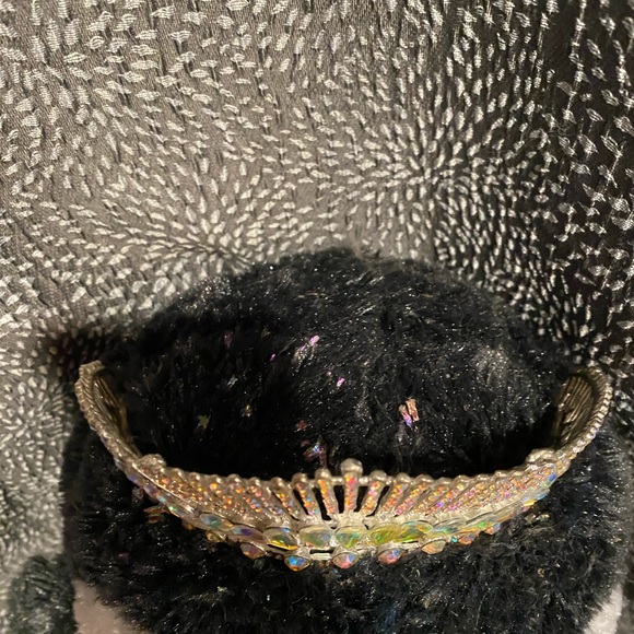 Tiara - Picture 4 of 7